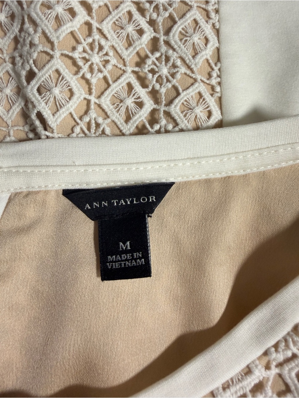 Ann Taylor Cream Lace-Front& Back Mixed‑Media Top With Lace Panel Size M - Picture 7 of 9